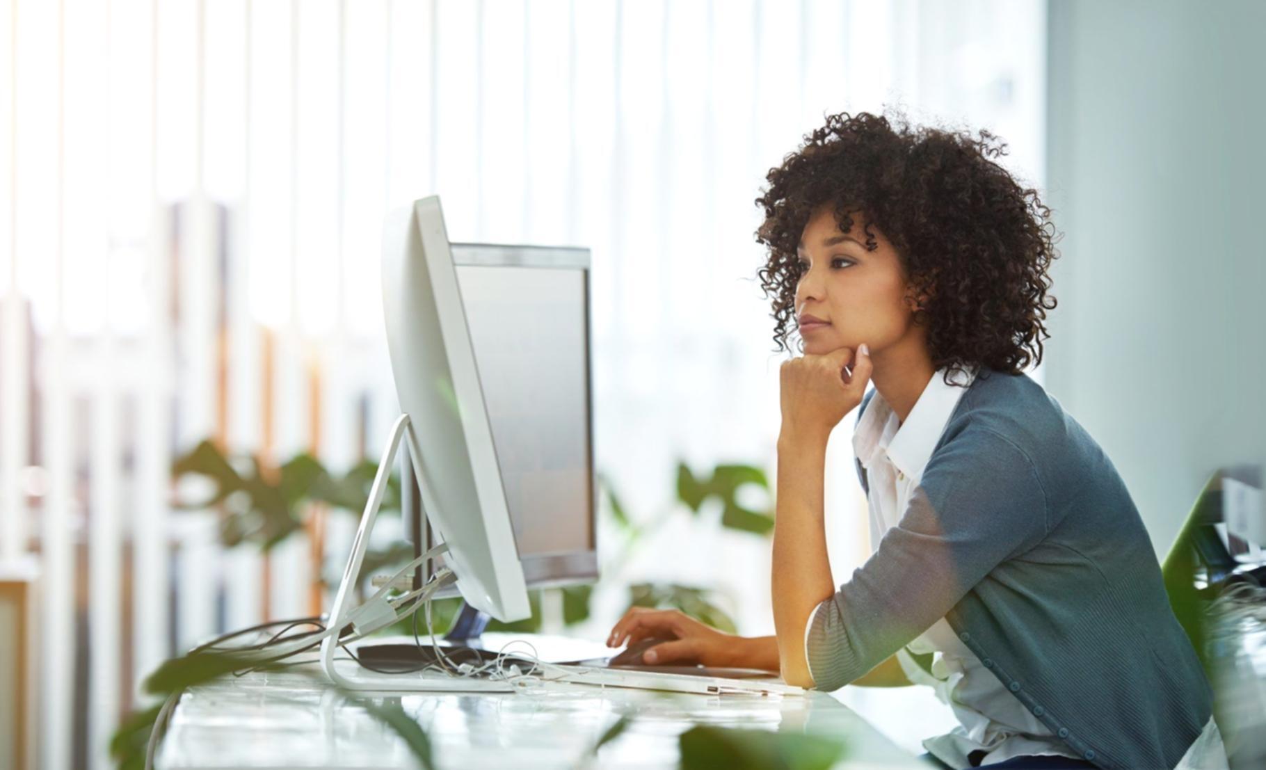 Περιβάλλον εκπαίδευσης με πρακτικά εργαλεία και υλικό για επιχειρηματικό σχεδιασμό